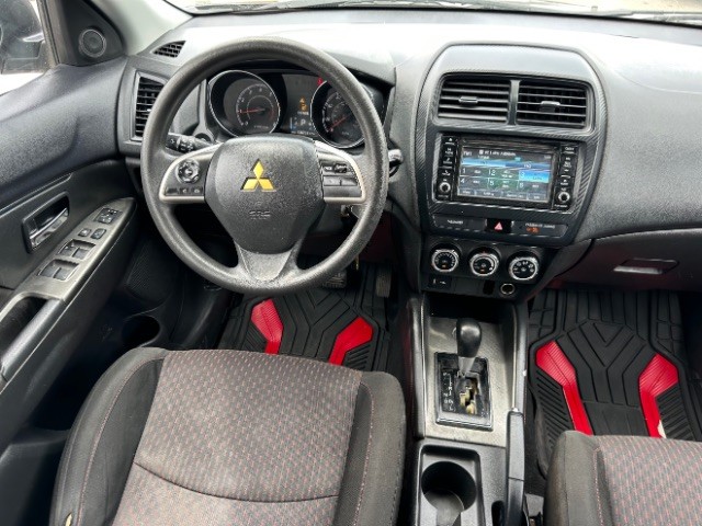 Mitsubishi Outlander Sport Vehicle Full-screen Gallery Image 07