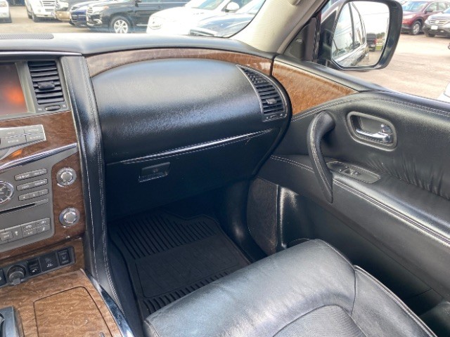 INFINITI QX80 Vehicle Full-screen Gallery Image 13