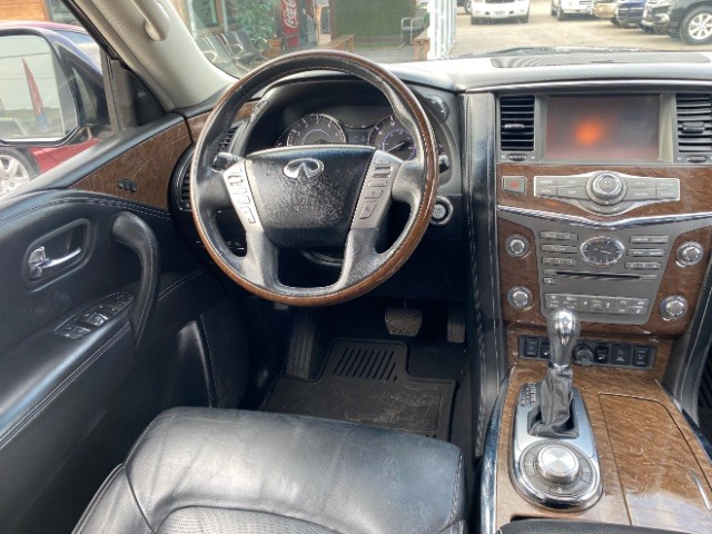 INFINITI QX80 Vehicle Full-screen Gallery Image 14