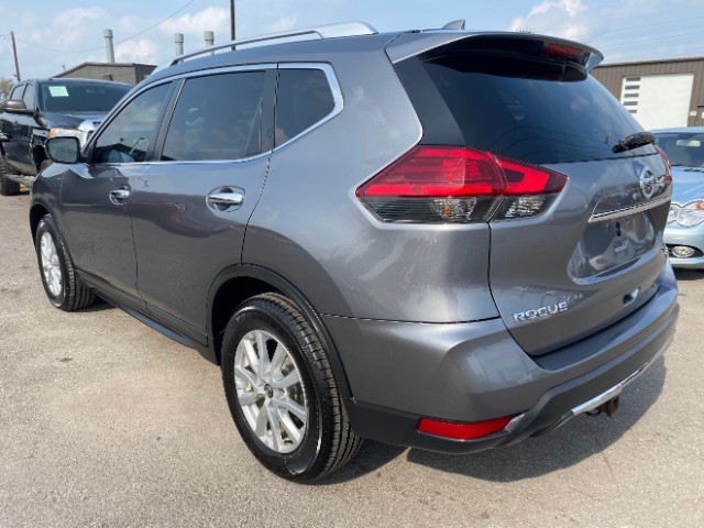 Nissan Rogue Vehicle Full-screen Gallery Image 04