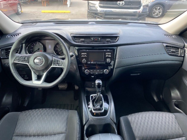 Nissan Rogue Vehicle Full-screen Gallery Image 06