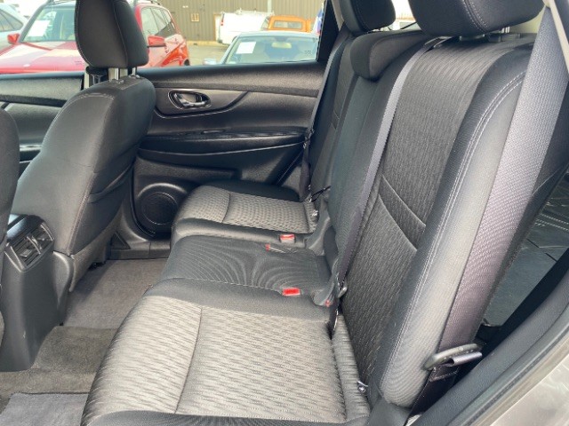 Nissan Rogue Vehicle Full-screen Gallery Image 07