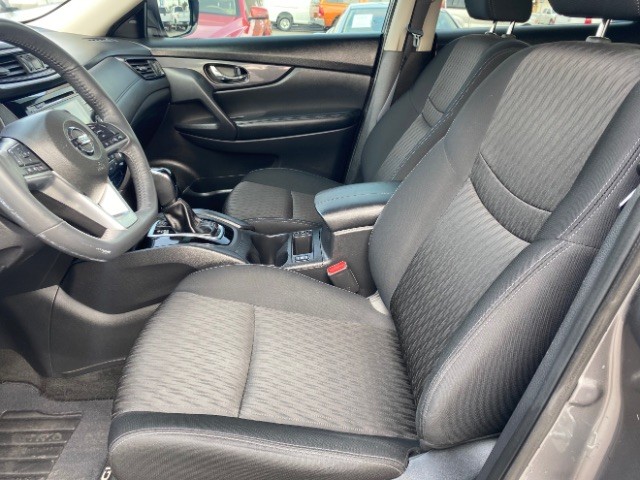 Nissan Rogue Vehicle Full-screen Gallery Image 08