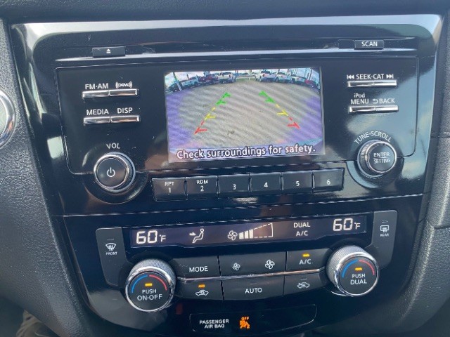 Nissan Rogue Vehicle Full-screen Gallery Image 13