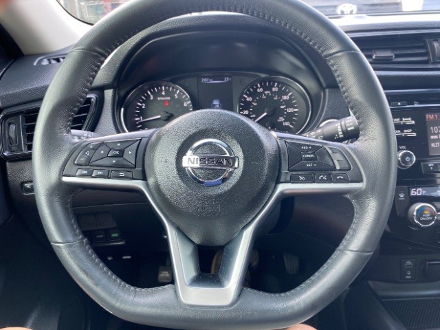 Nissan Rogue Vehicle Full-screen Gallery Image 14