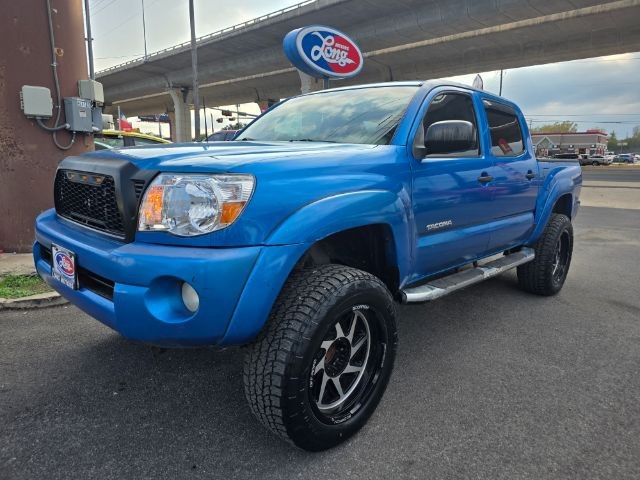 Toyota Tacoma Vehicle Full-screen Gallery Image 01