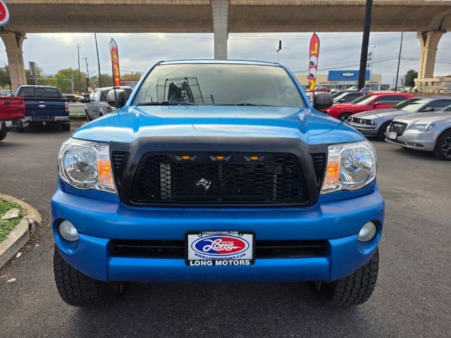 Toyota Tacoma Vehicle Full-screen Gallery Image 02