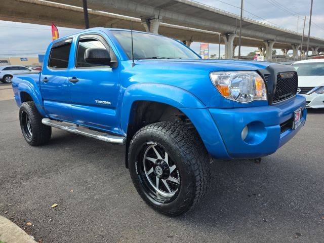 Toyota Tacoma Vehicle Full-screen Gallery Image 03