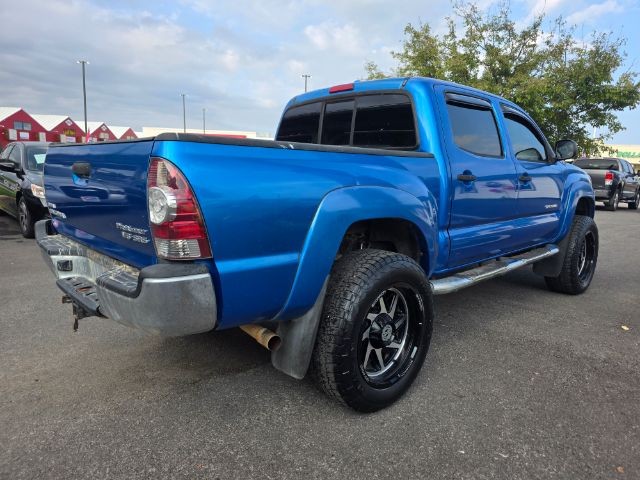 Toyota Tacoma Vehicle Full-screen Gallery Image 04