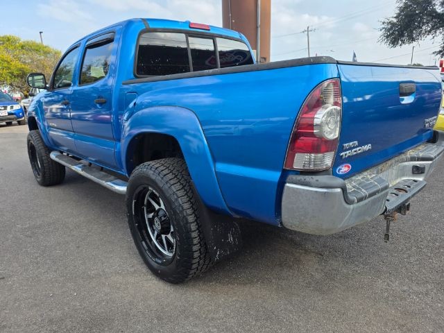 Toyota Tacoma Vehicle Full-screen Gallery Image 05