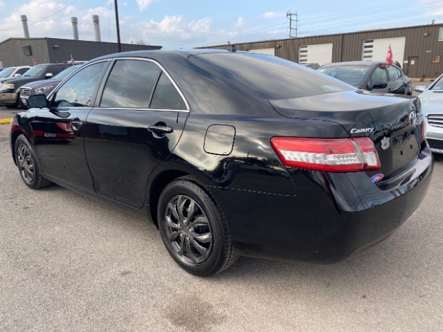 Toyota Camry Vehicle Full-screen Gallery Image 04