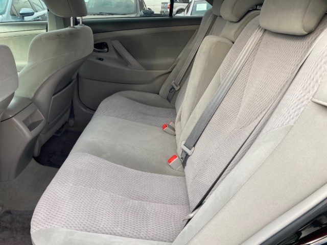 Toyota Camry Vehicle Full-screen Gallery Image 07