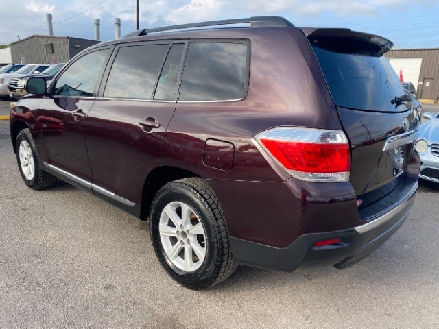Toyota Highlander Vehicle Full-screen Gallery Image 04