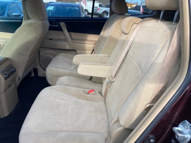 Toyota Highlander Vehicle Full-screen Gallery Image 07