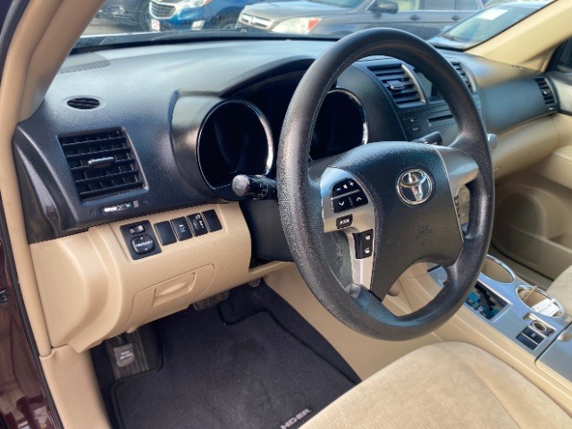 Toyota Highlander Vehicle Full-screen Gallery Image 09