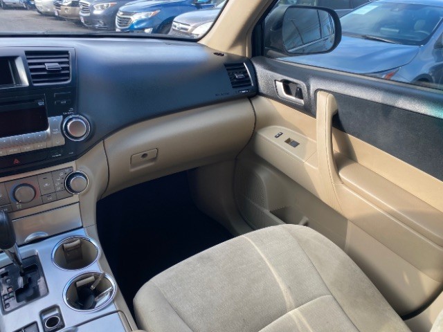 Toyota Highlander Vehicle Full-screen Gallery Image 10