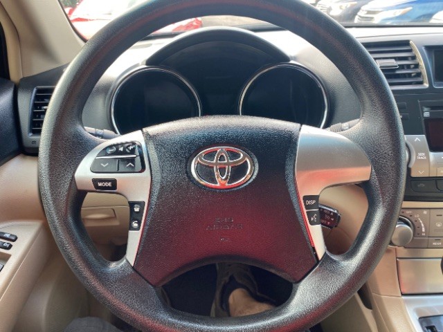 Toyota Highlander Vehicle Full-screen Gallery Image 14