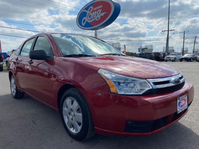 Ford Focus Sedan Vehicle Full-screen Gallery Image 01