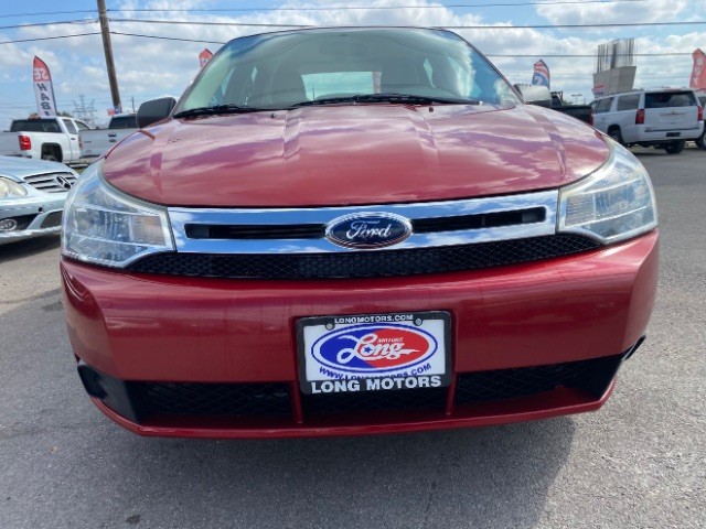 Ford Focus Sedan Vehicle Full-screen Gallery Image 02