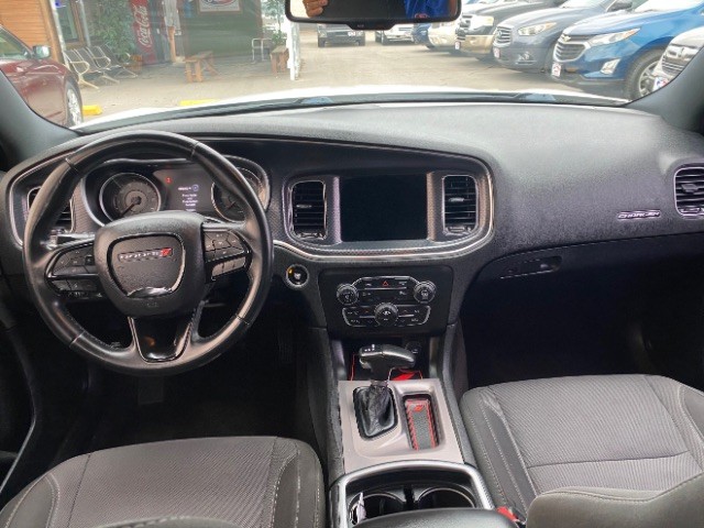 Dodge Charger Vehicle Full-screen Gallery Image 06