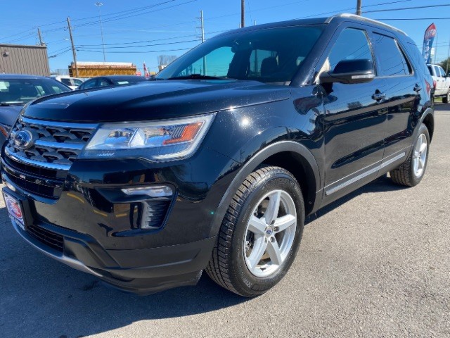 Ford Explorer Vehicle Full-screen Gallery Image 03