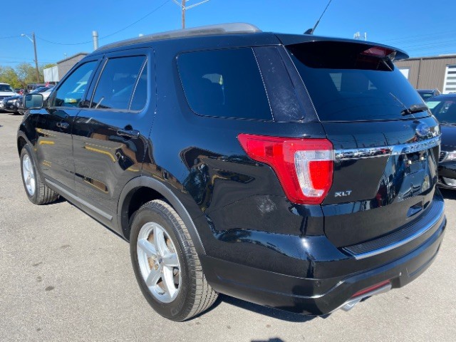 Ford Explorer Vehicle Full-screen Gallery Image 04