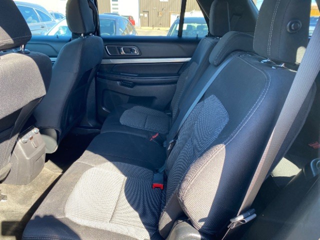 Ford Explorer Vehicle Full-screen Gallery Image 08