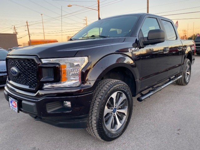 Ford F-150 Vehicle Full-screen Gallery Image 03