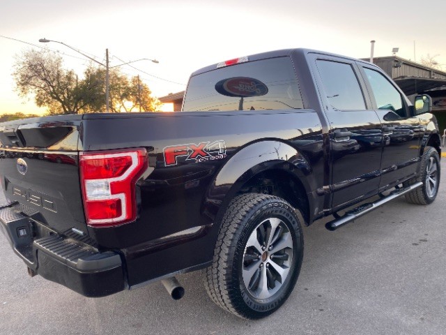 Ford F-150 Vehicle Full-screen Gallery Image 05