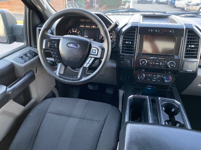 Ford F-150 Vehicle Full-screen Gallery Image 09