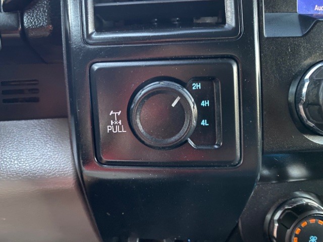 Ford F-150 Vehicle Full-screen Gallery Image 11