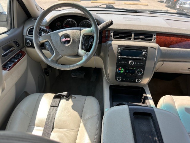 GMC Yukon XL Vehicle Full-screen Gallery Image 08