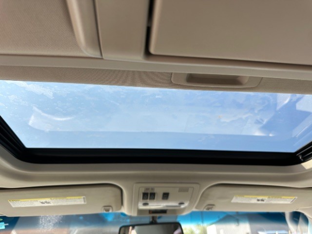 GMC Yukon XL Vehicle Full-screen Gallery Image 14