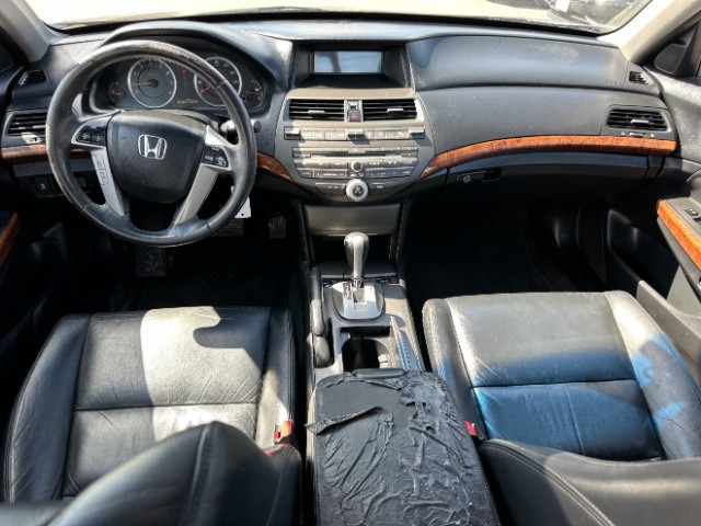 Honda Accord Sedan Vehicle Full-screen Gallery Image 06