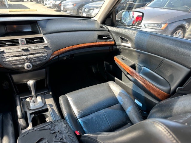 Honda Accord Sedan Vehicle Full-screen Gallery Image 07