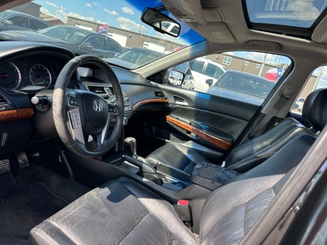 Honda Accord Sedan Vehicle Full-screen Gallery Image 09