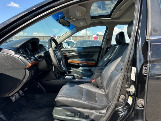 Honda Accord Sedan Vehicle Full-screen Gallery Image 10