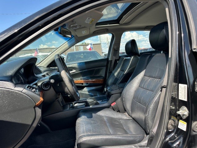 Honda Accord Sedan Vehicle Full-screen Gallery Image 11