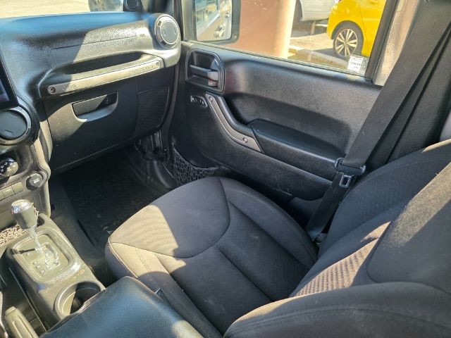 Jeep Wrangler Unlimited Vehicle Full-screen Gallery Image 10