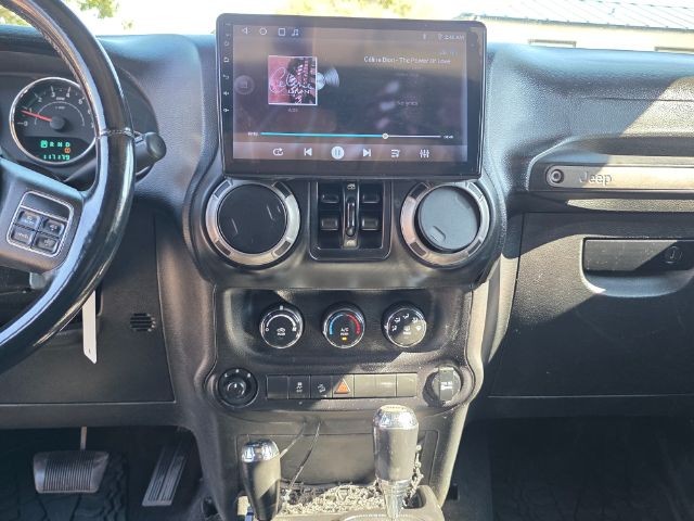 Jeep Wrangler Unlimited Vehicle Full-screen Gallery Image 12