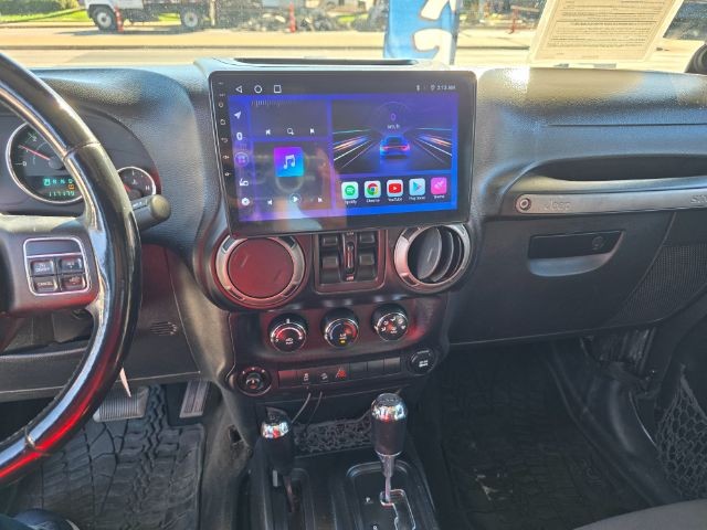 Jeep Wrangler Unlimited Vehicle Full-screen Gallery Image 14