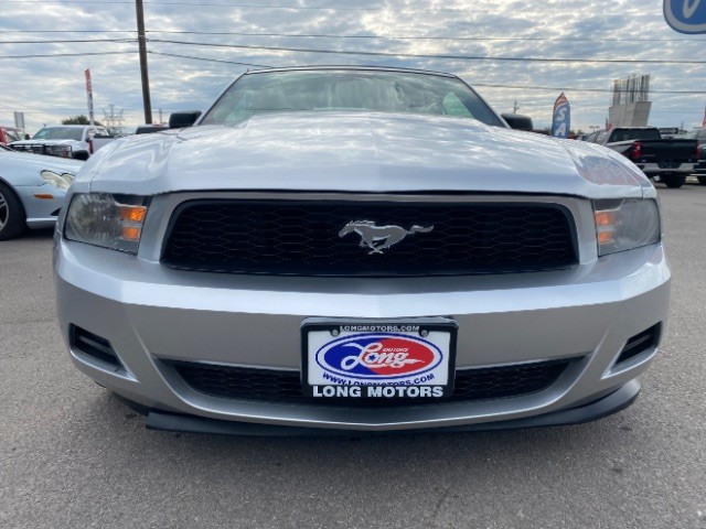 Ford Mustang Vehicle Full-screen Gallery Image 02