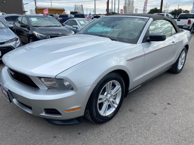 Ford Mustang Vehicle Full-screen Gallery Image 03