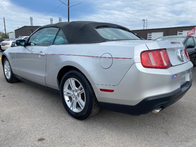 Ford Mustang Vehicle Full-screen Gallery Image 04