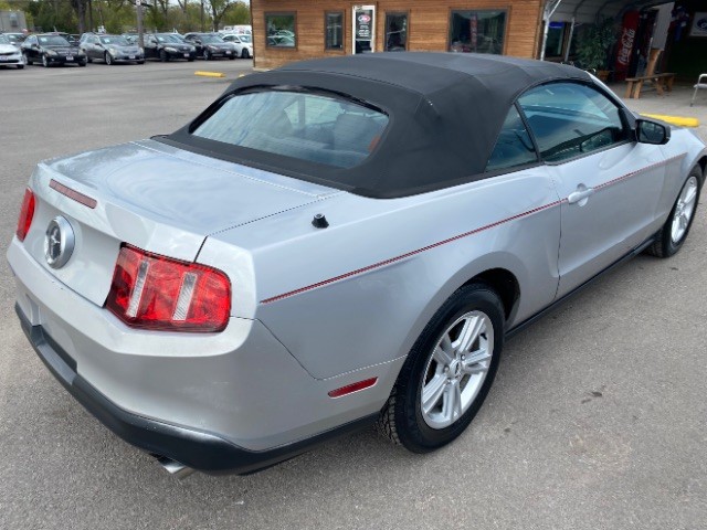 Ford Mustang Vehicle Full-screen Gallery Image 05