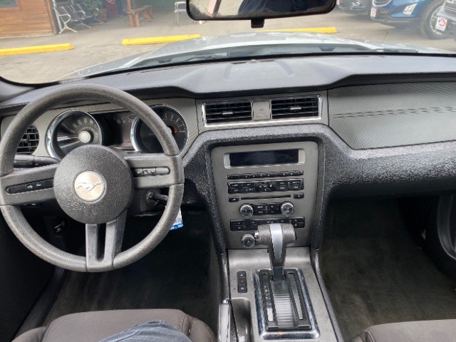 Ford Mustang Vehicle Full-screen Gallery Image 06