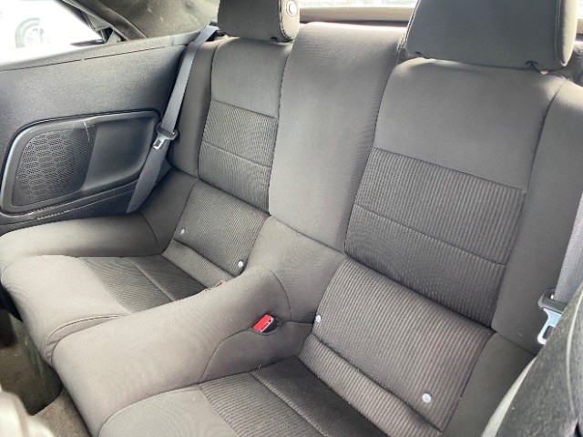 Ford Mustang Vehicle Full-screen Gallery Image 07