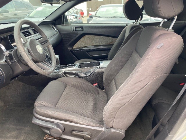 Ford Mustang Vehicle Full-screen Gallery Image 08