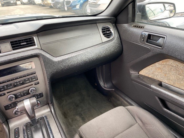 Ford Mustang Vehicle Full-screen Gallery Image 10