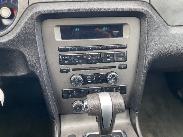 Ford Mustang Vehicle Full-screen Gallery Image 12